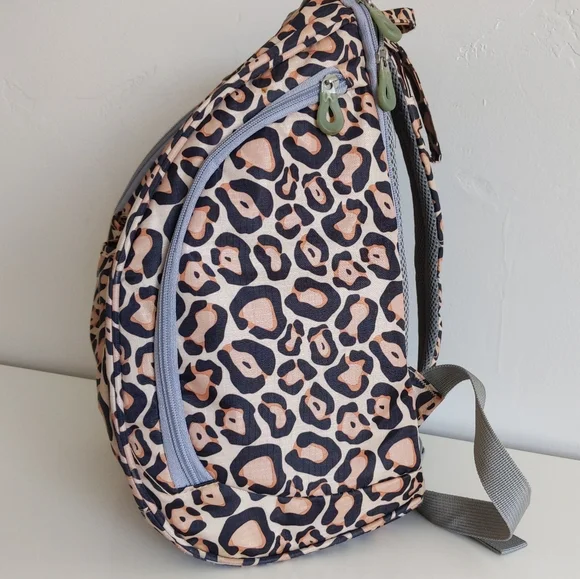 🌿LEOPARD PRINT BACKPACK🌿 - Picture 6 of 14